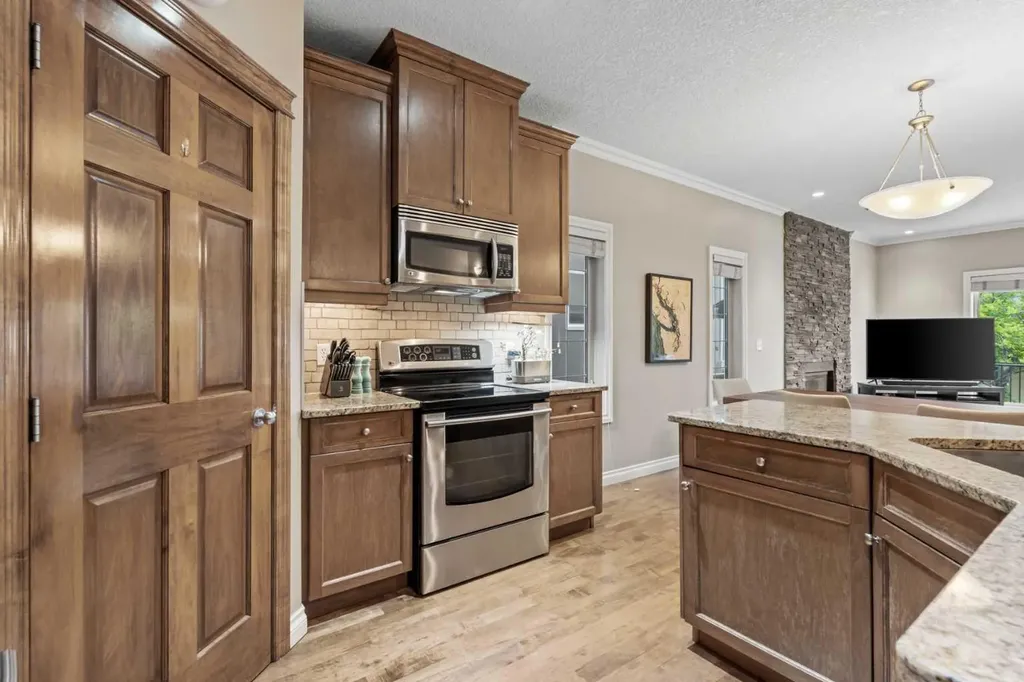 514 22 Avenue NE Calgary AB T2E 1T9