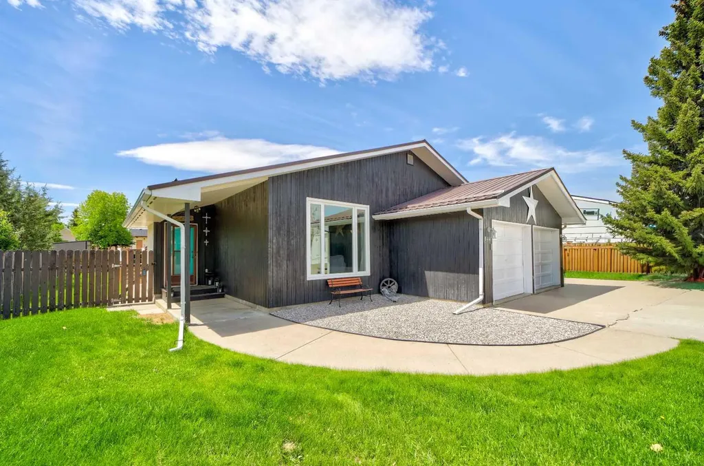 844 Foothills Avenue Pincher Creek AB T0K 1W0