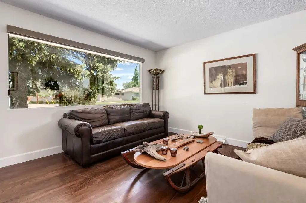 9559 Assiniboine Road SE Calgary AB T2J0Z5