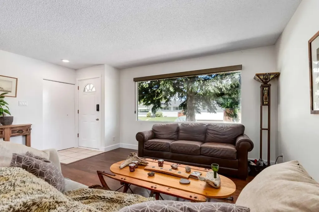 9559 Assiniboine Road SE Calgary AB T2J0Z5