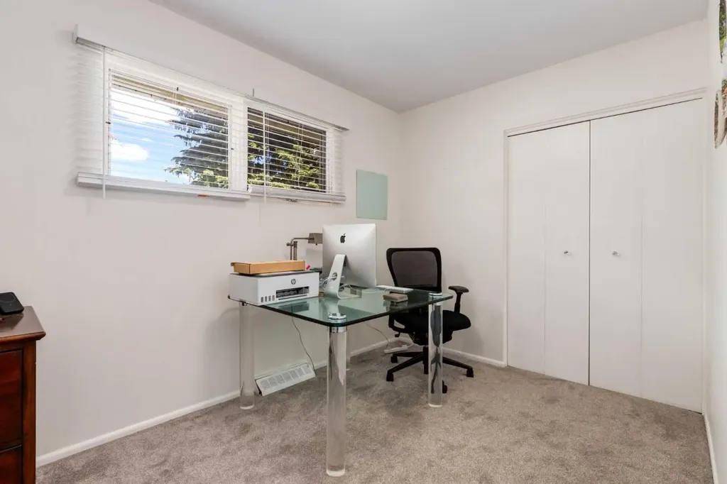 9559 Assiniboine Road SE Calgary AB T2J0Z5