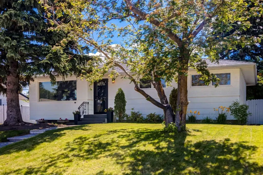 9559 Assiniboine Road SE Calgary AB T2J0Z5