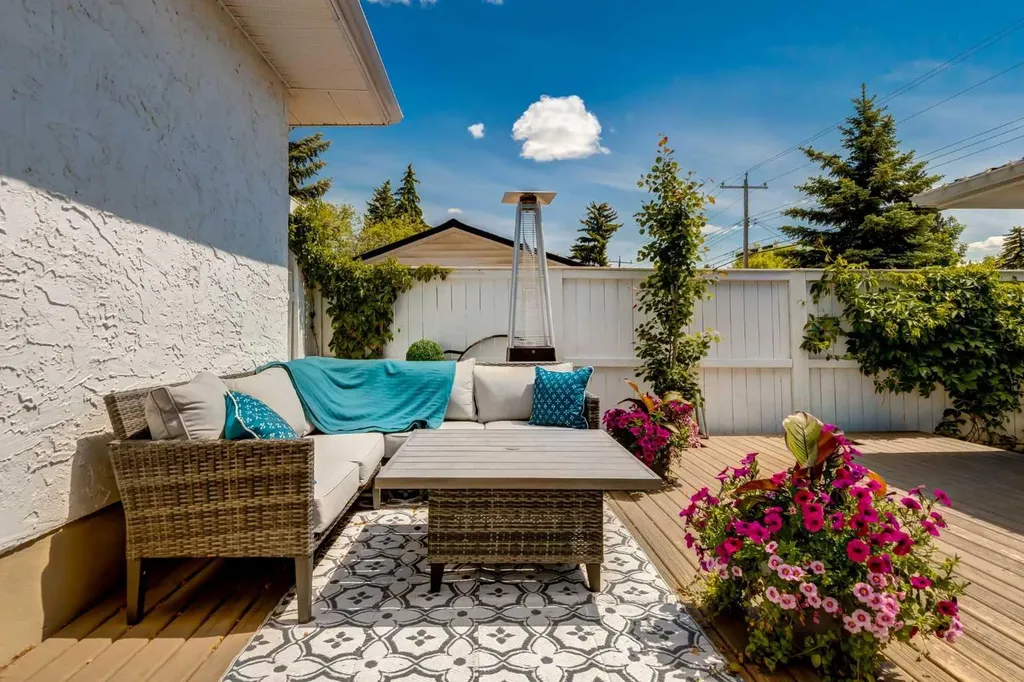 9559 Assiniboine Road SE Calgary AB T2J0Z5