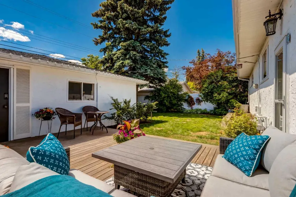 9559 Assiniboine Road SE Calgary AB T2J0Z5