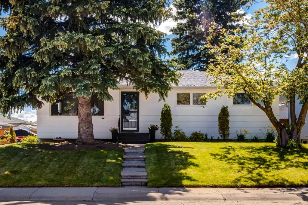 9559 Assiniboine Road SE Calgary AB T2J0Z5