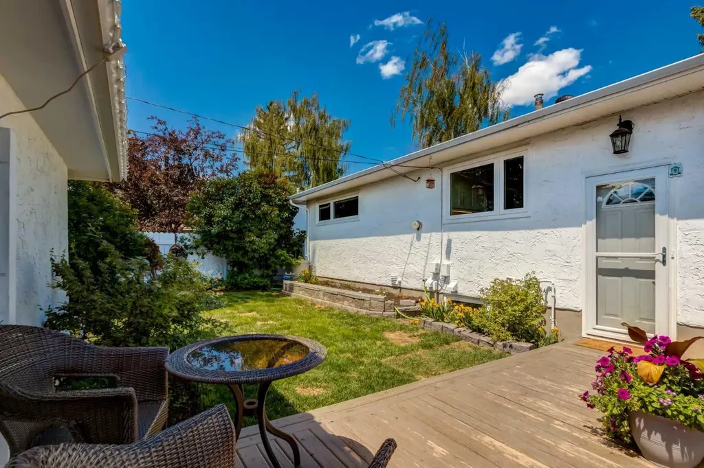 9559 Assiniboine Road SE Calgary AB T2J0Z5