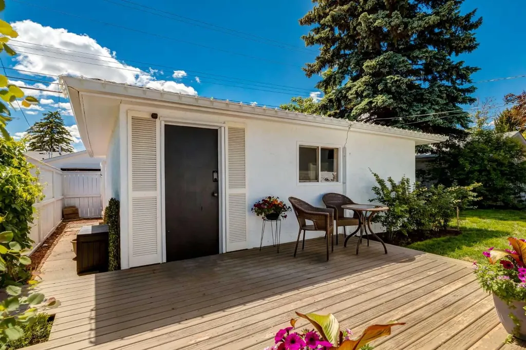 9559 Assiniboine Road SE Calgary AB T2J0Z5