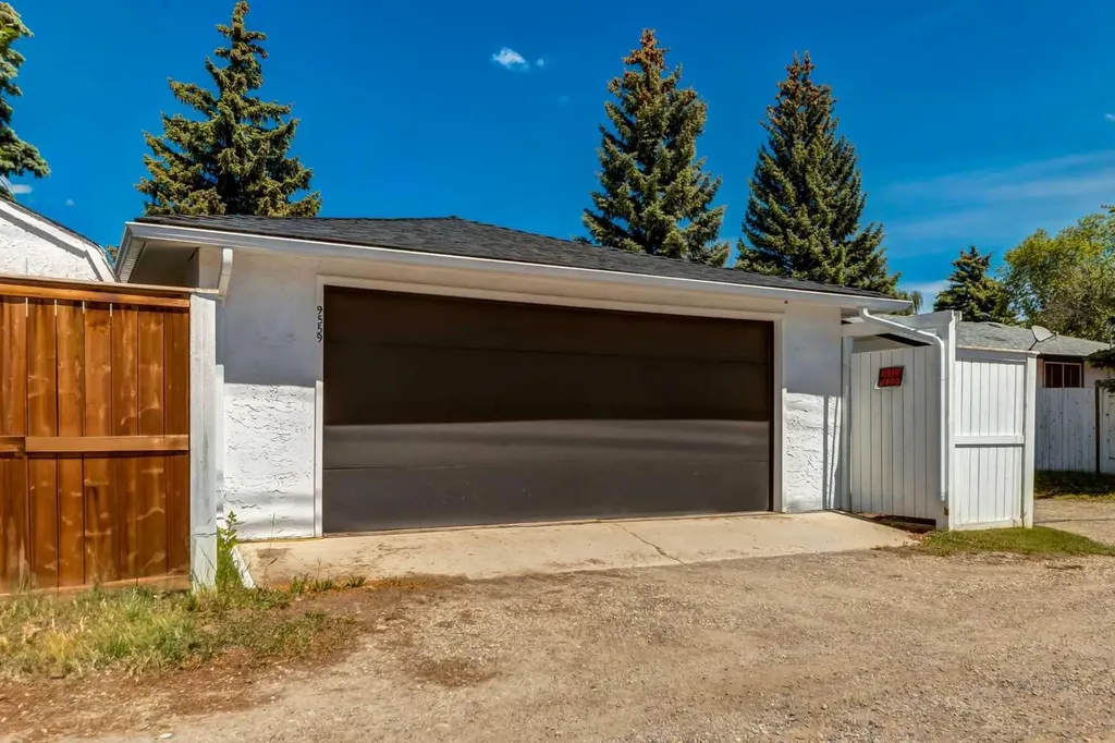 9559 Assiniboine Road SE Calgary AB T2J0Z5