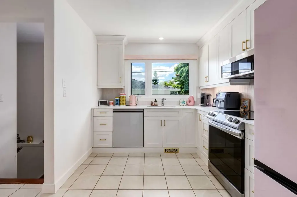 9559 Assiniboine Road SE Calgary AB T2J0Z5