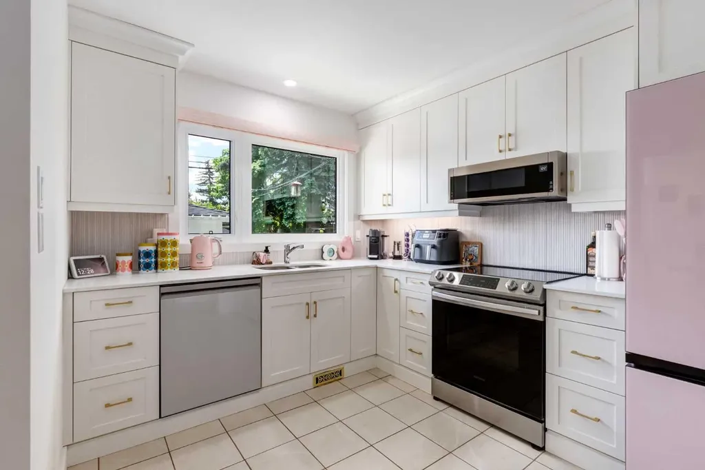 9559 Assiniboine Road SE Calgary AB T2J0Z5
