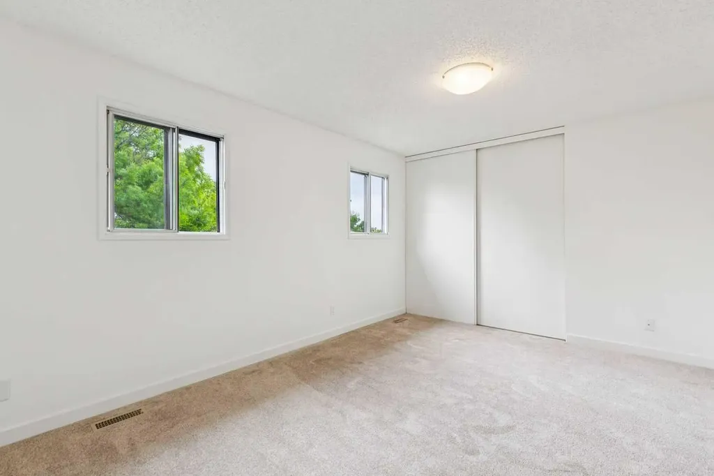 32 Castleglen Way NE Calgary AB T3J 1T3