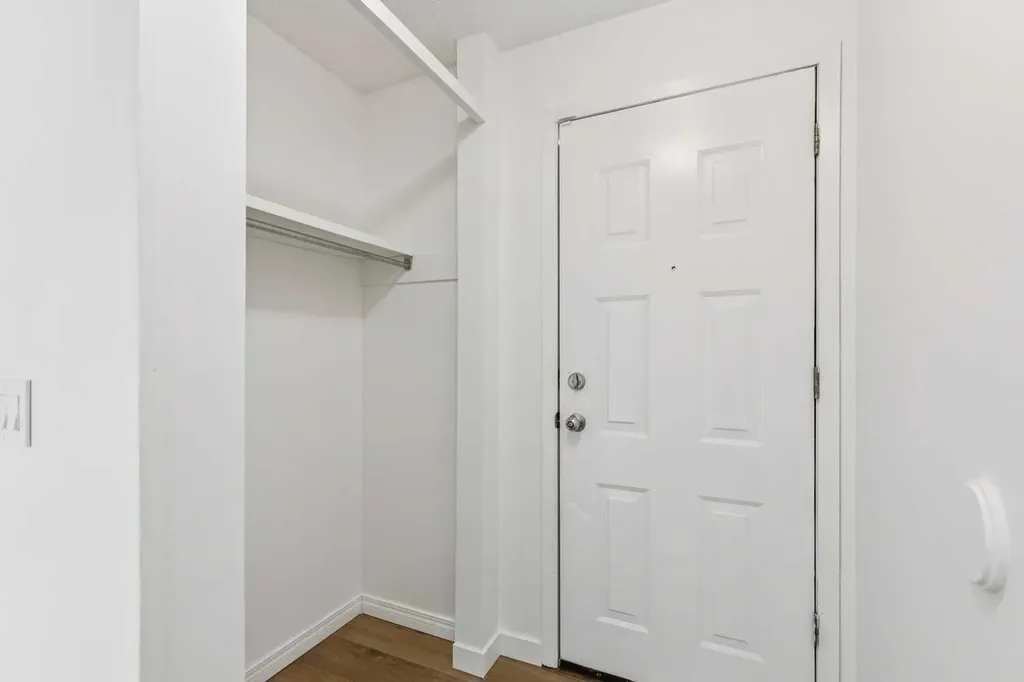 32 Castleglen Way NE Calgary AB T3J 1T3
