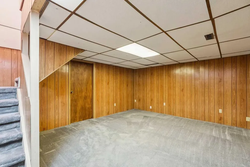 32 Castleglen Way NE Calgary AB T3J 1T3