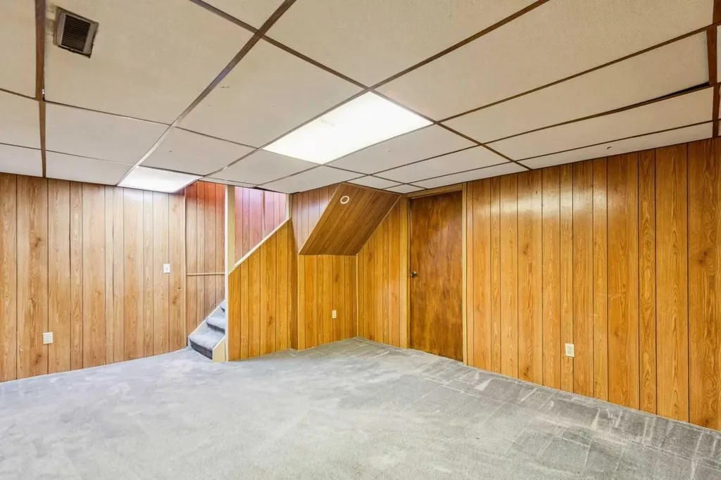 32 Castleglen Way NE Calgary AB T3J 1T3