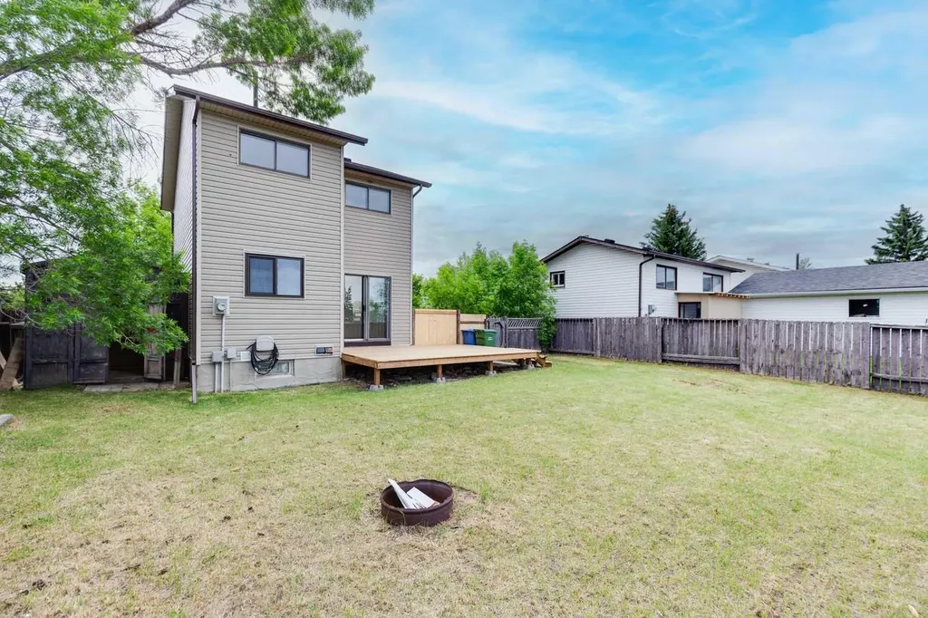 32 Castleglen Way NE Calgary AB T3J 1T3