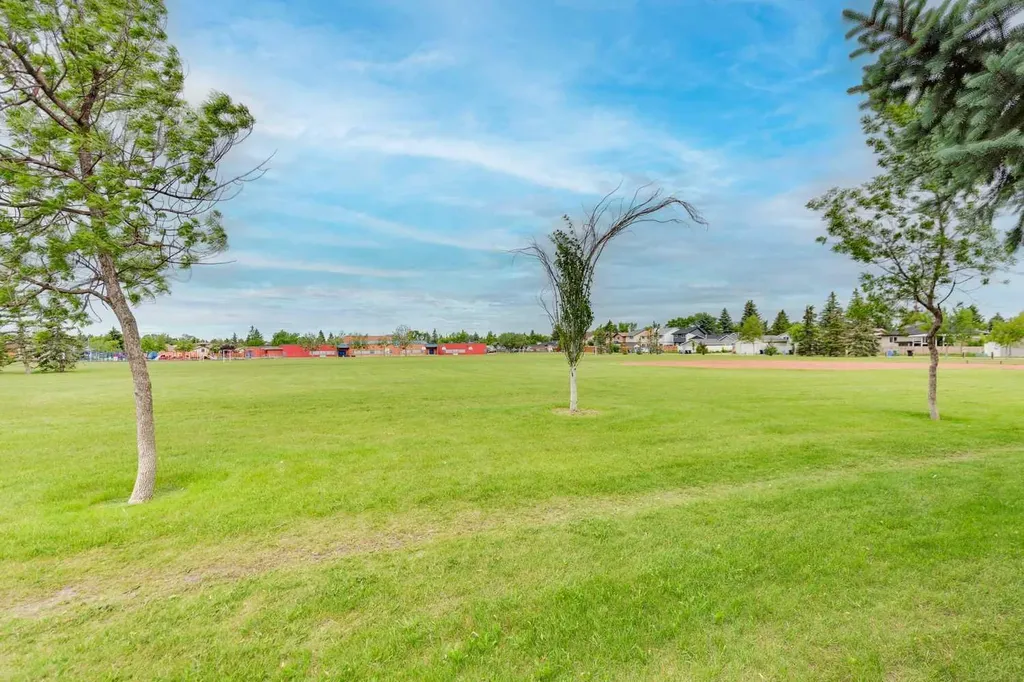 32 Castleglen Way NE Calgary AB T3J 1T3