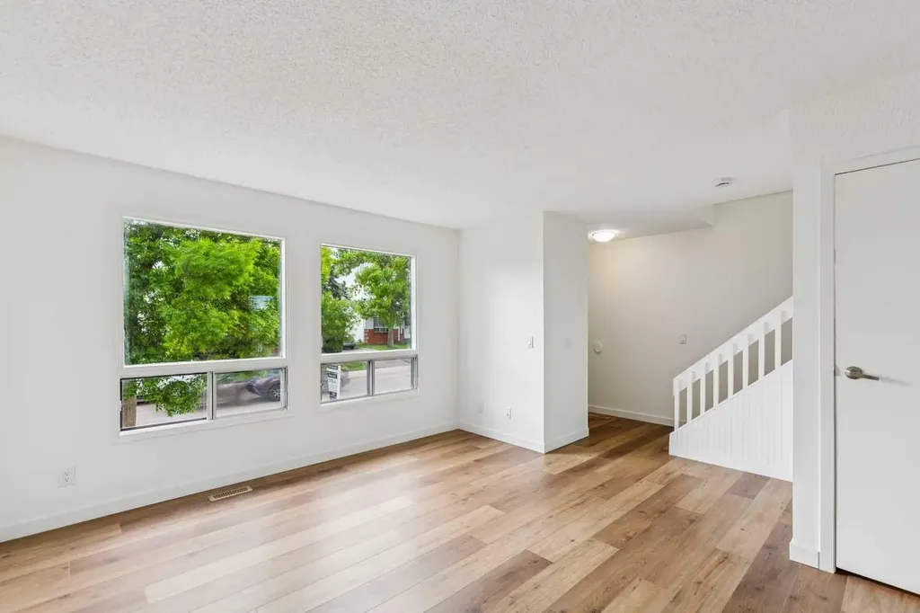 32 Castleglen Way NE Calgary AB T3J 1T3