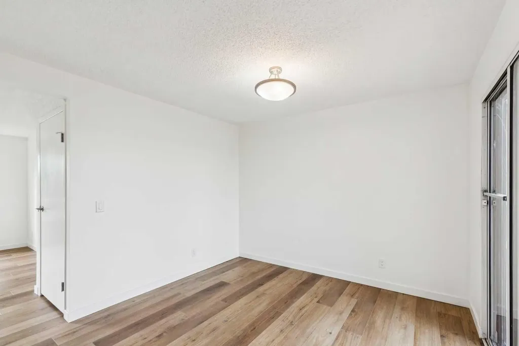 32 Castleglen Way NE Calgary AB T3J 1T3
