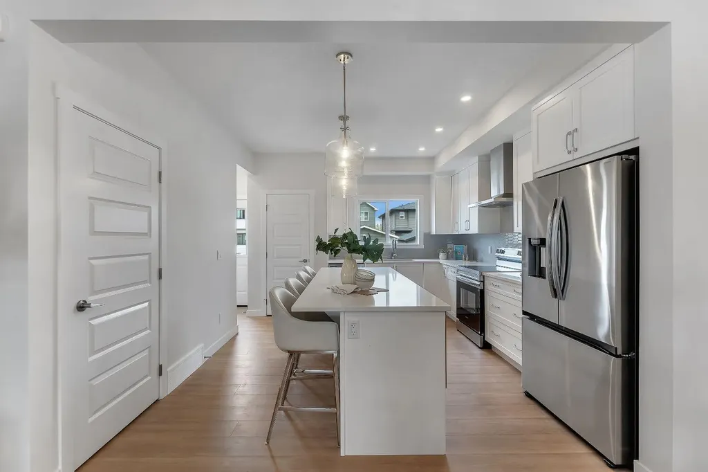 416 Lewiston Landing NE Calgary AB T3P 0T7