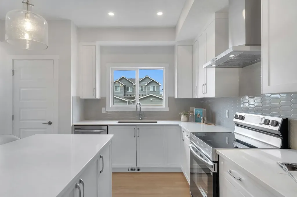 416 Lewiston Landing NE Calgary AB T3P 0T7