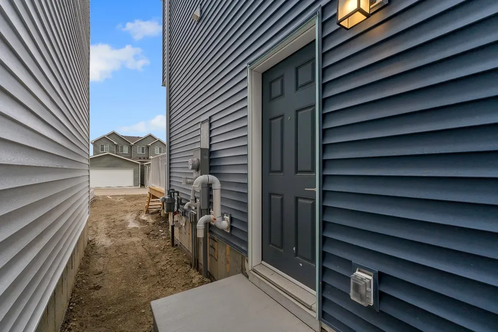 416 Lewiston Landing NE Calgary AB T3P 0T7