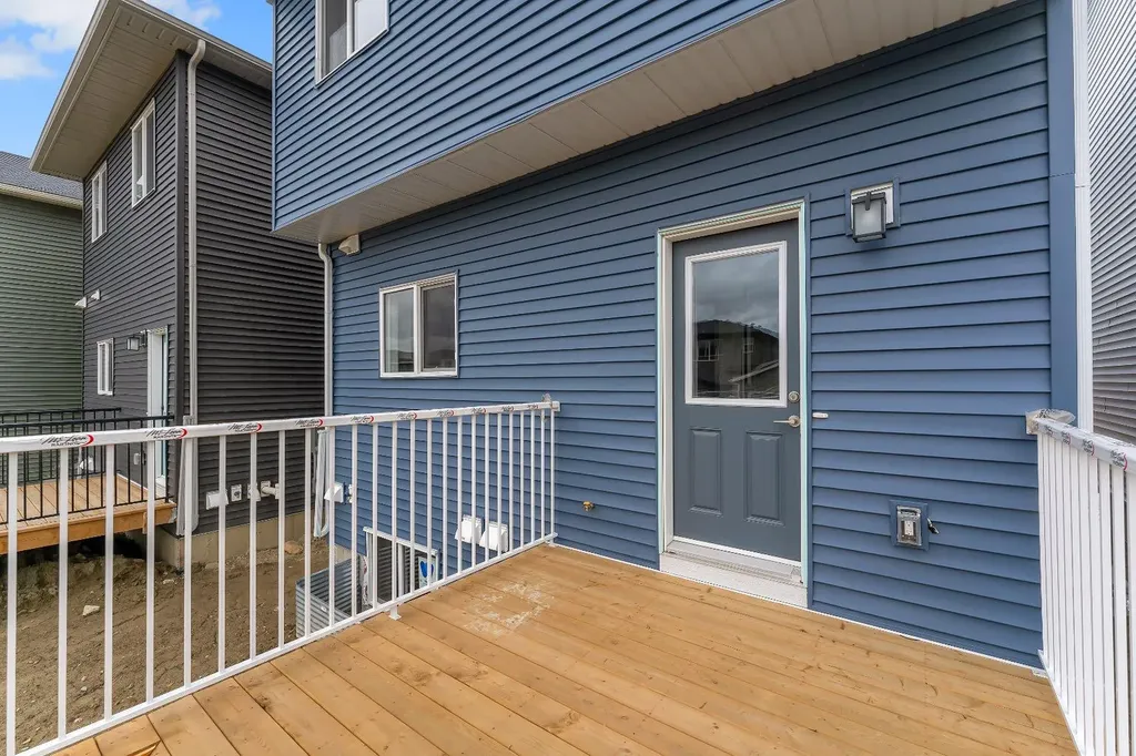 416 Lewiston Landing NE Calgary AB T3P 0T7