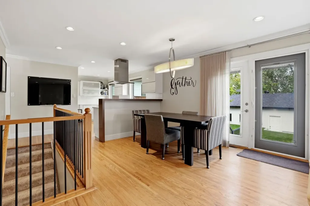 1508 Windsor Street NW Calgary AB T2N3X3