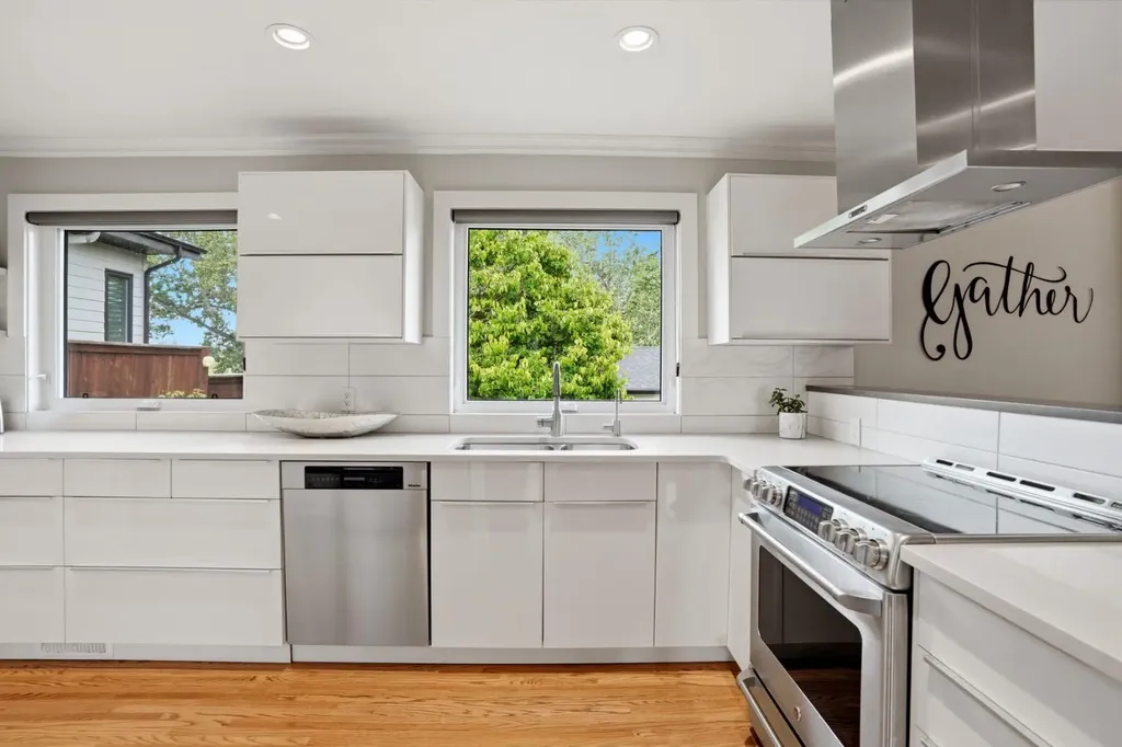 1508 Windsor Street NW Calgary AB T2N3X3