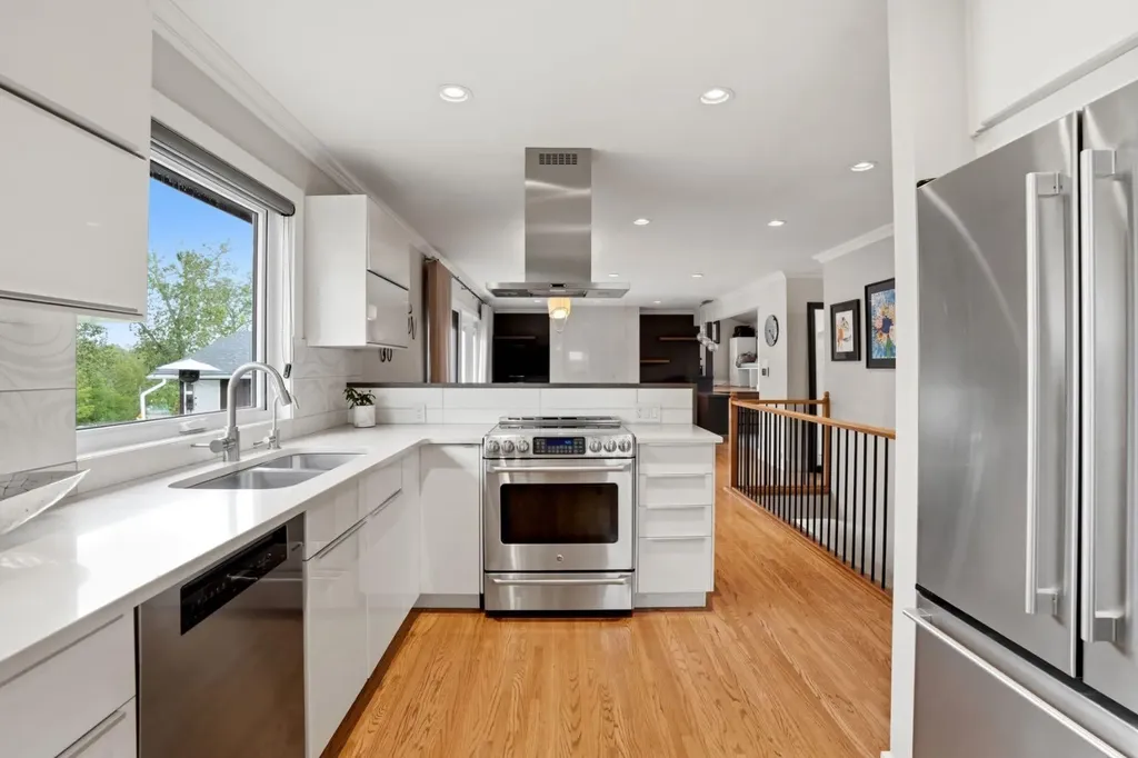 1508 Windsor Street NW Calgary AB T2N3X3