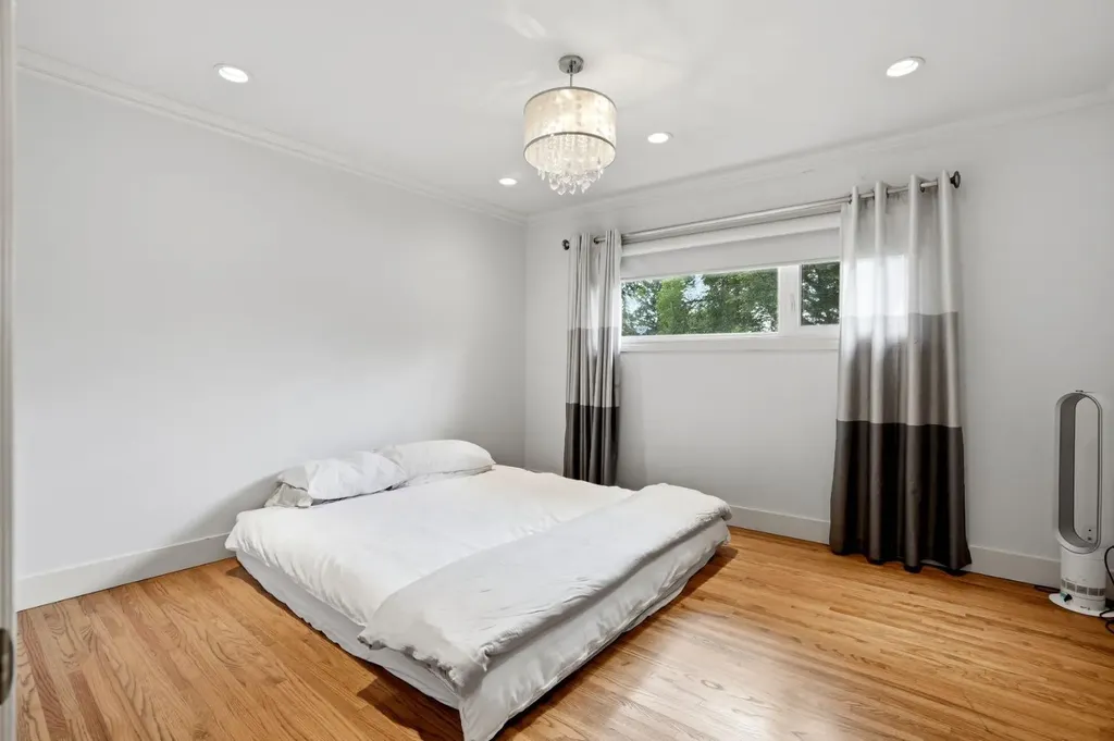 1508 Windsor Street NW Calgary AB T2N3X3