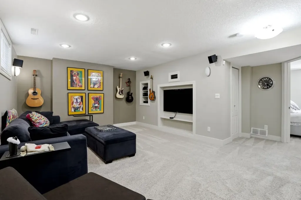 1508 Windsor Street NW Calgary AB T2N3X3