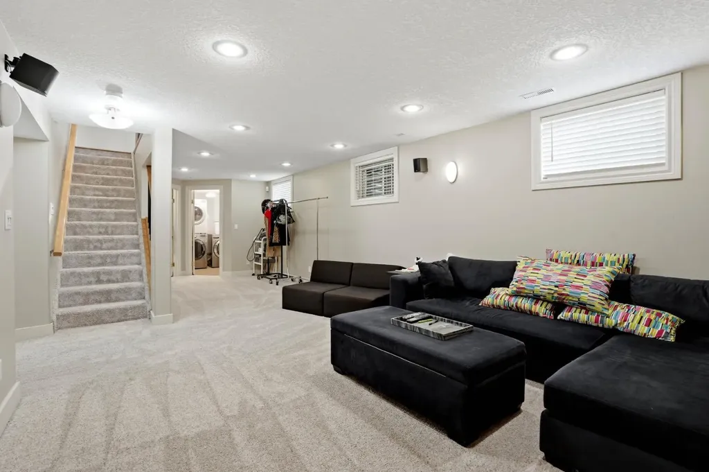 1508 Windsor Street NW Calgary AB T2N3X3