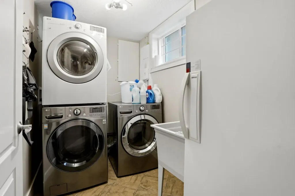 1508 Windsor Street NW Calgary AB T2N3X3