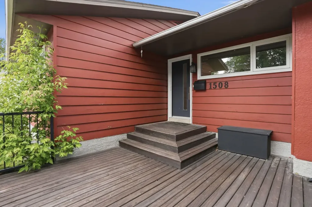 1508 Windsor Street NW Calgary AB T2N3X3