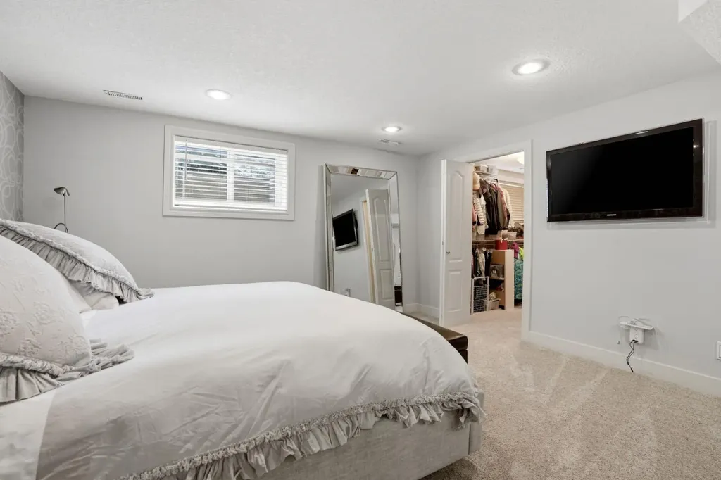 1508 Windsor Street NW Calgary AB T2N3X3
