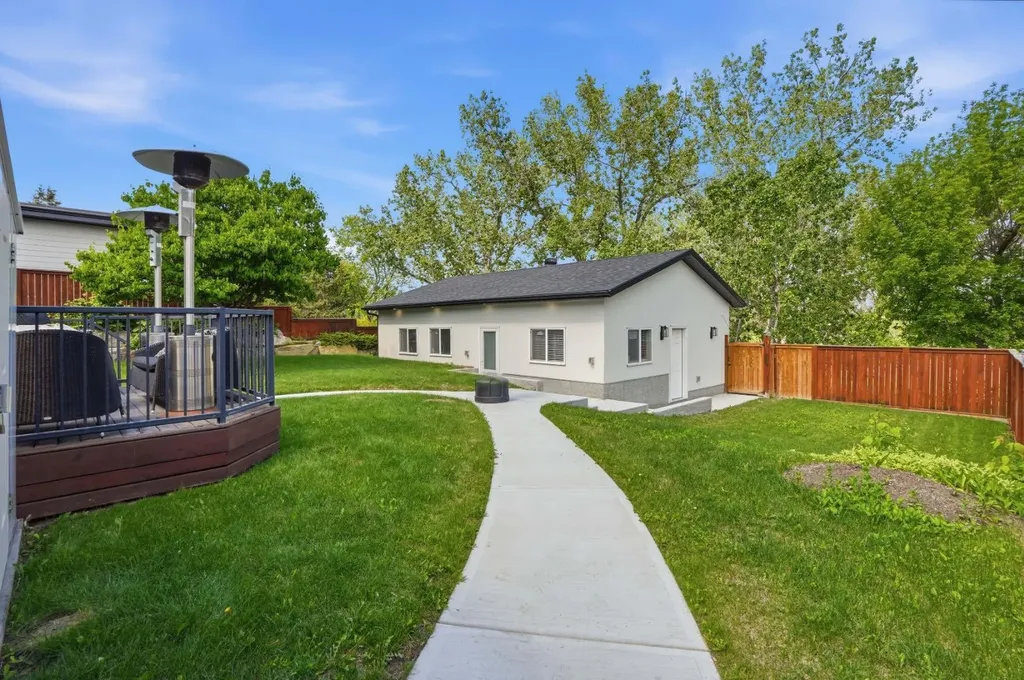 1508 Windsor Street NW Calgary AB T2N3X3