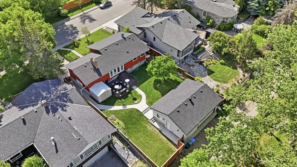 1508 Windsor Street NW Calgary AB T2N3X3