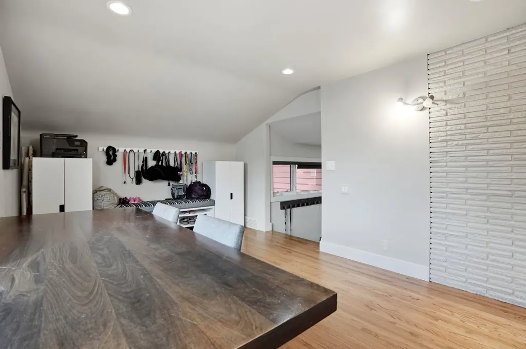 1508 Windsor Street NW Calgary AB T2N3X3
