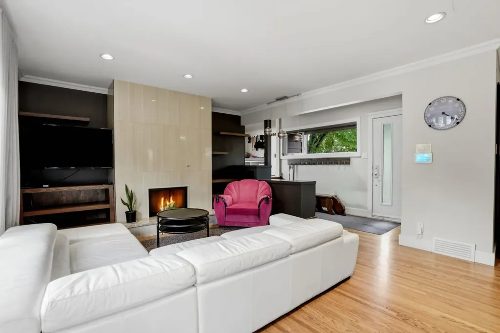 1508 Windsor Street NW Calgary AB T2N3X3