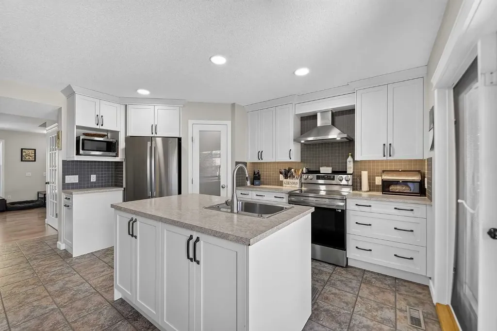 121 Prestwick Park SE Calgary AB T2Z 3L6