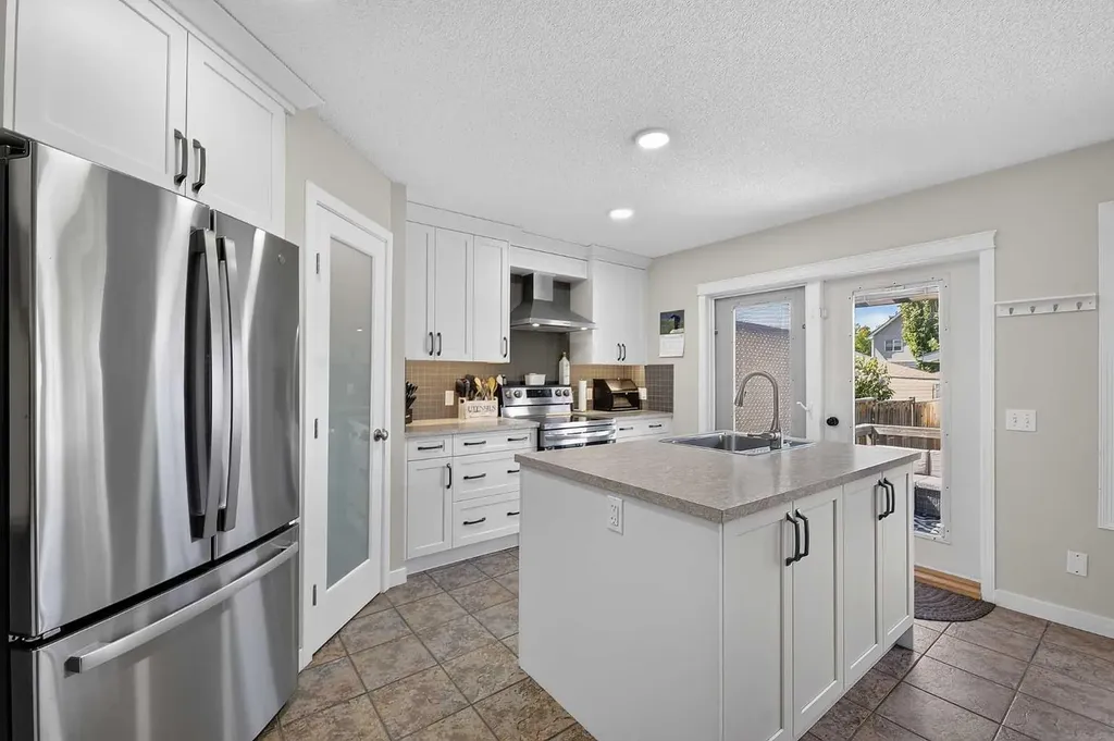 121 Prestwick Park SE Calgary AB T2Z 3L6