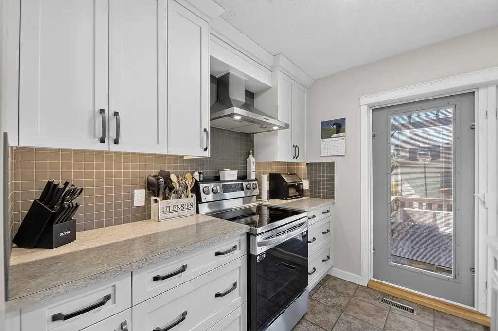 121 Prestwick Park SE Calgary AB T2Z 3L6