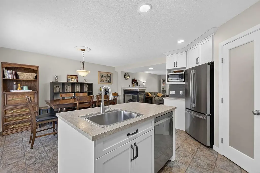 121 Prestwick Park SE Calgary AB T2Z 3L6