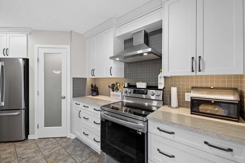 121 Prestwick Park SE Calgary AB T2Z 3L6