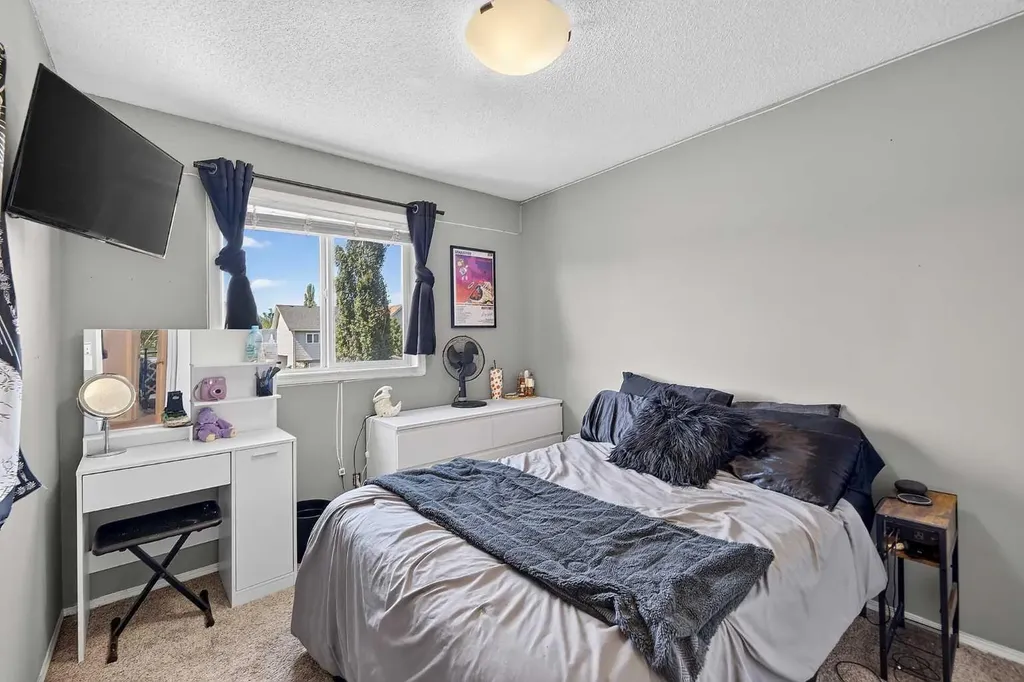 121 Prestwick Park SE Calgary AB T2Z 3L6