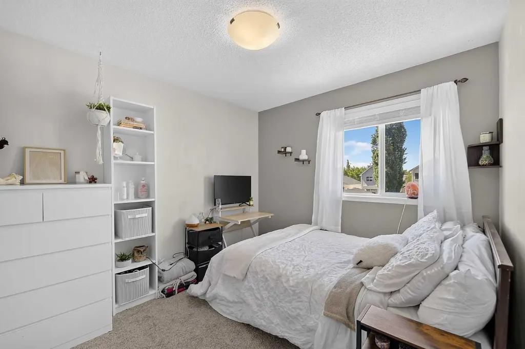 121 Prestwick Park SE Calgary AB T2Z 3L6