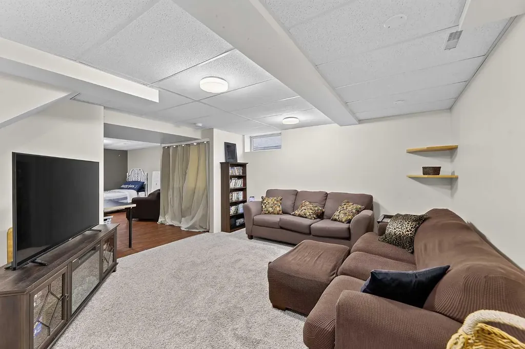 121 Prestwick Park SE Calgary AB T2Z 3L6