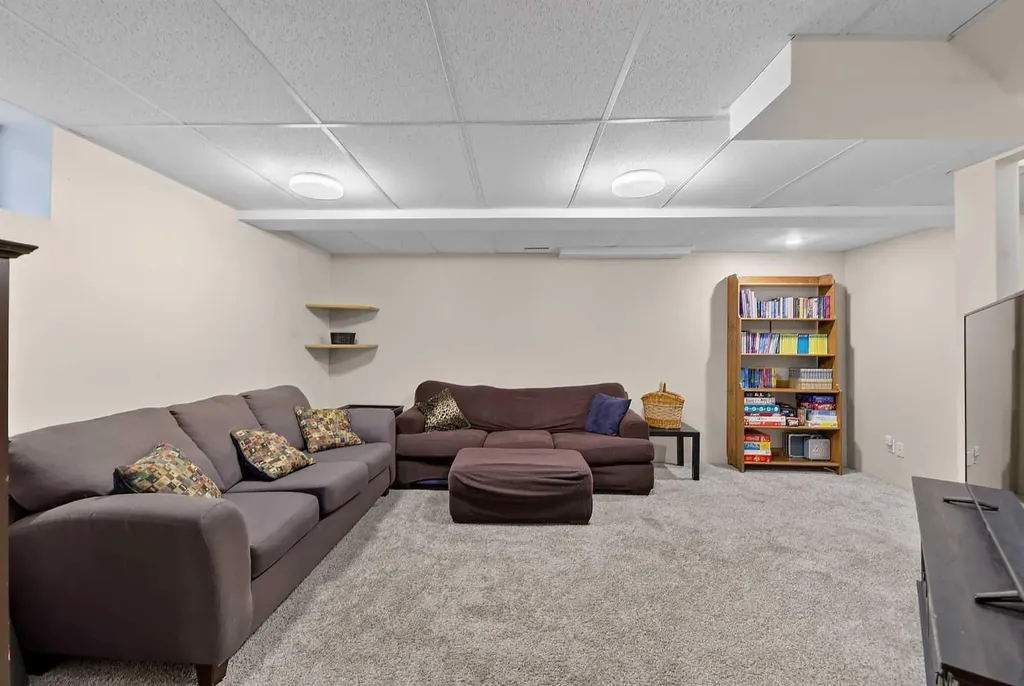 121 Prestwick Park SE Calgary AB T2Z 3L6