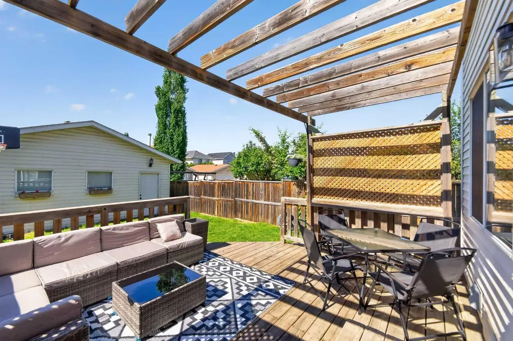 121 Prestwick Park SE Calgary AB T2Z 3L6