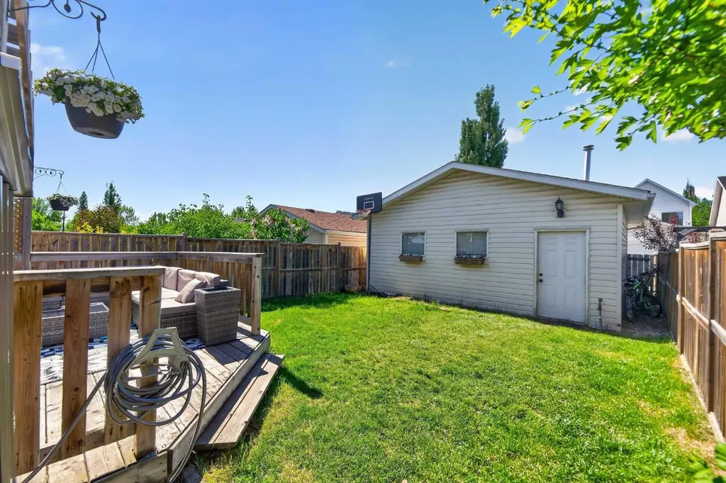 121 Prestwick Park SE Calgary AB T2Z 3L6